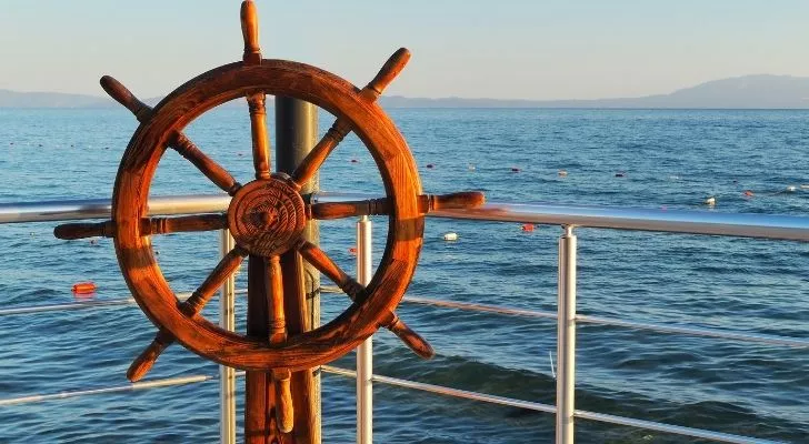 The wheel rudder on a ship