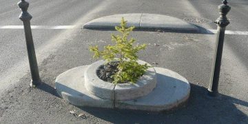 Mills End Park - Smallest Park In the World