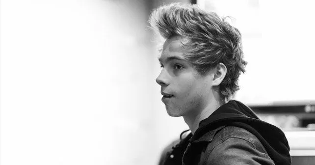 Luke Hemmings - 5 Seconds of Summer