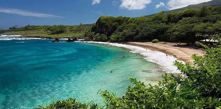 Only 7400 people live on Molokai.