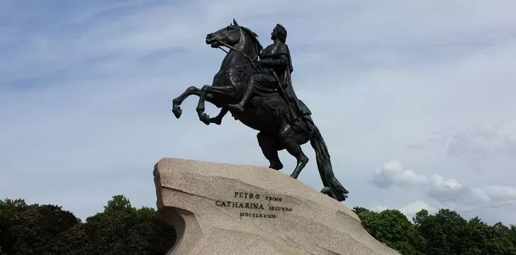 On statues, a horse’s legs tell you how the statue figure died.