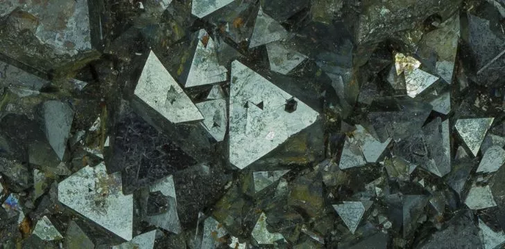 Magnetite raw rock