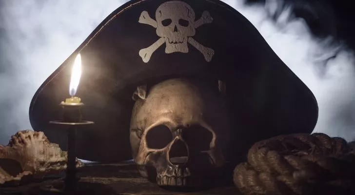 A human skull wearing a pirates hat