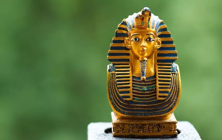 Tutankhamun model sitting on a table