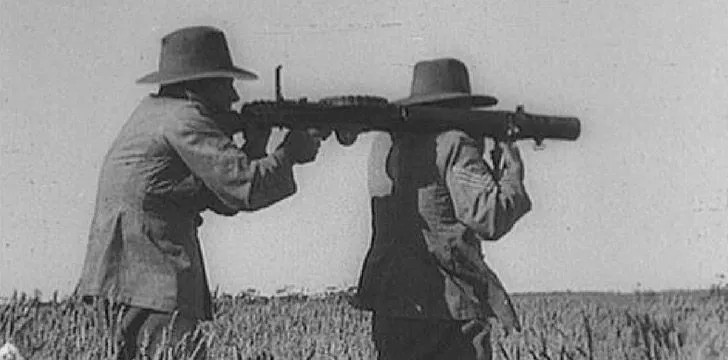 Australian soldiers carrying a gun for the war on emu's