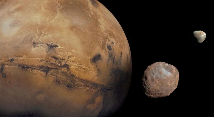 Phobos looking very close to Mars