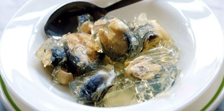 A plate of jellied eels.