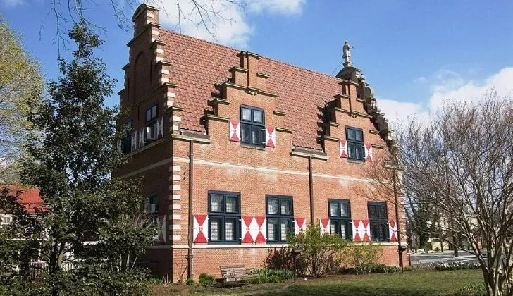 A picture of the Zwaanendael museum.