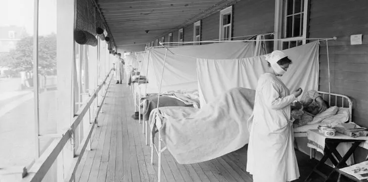 Nurses helping victims of the Spanish Flu in corridors