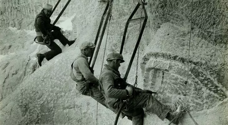 Workers constructing Mount Rushmore