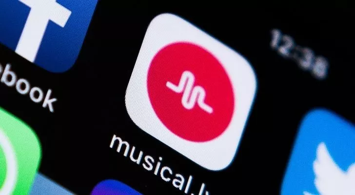 Musical.ly приложение на главном экране телефона