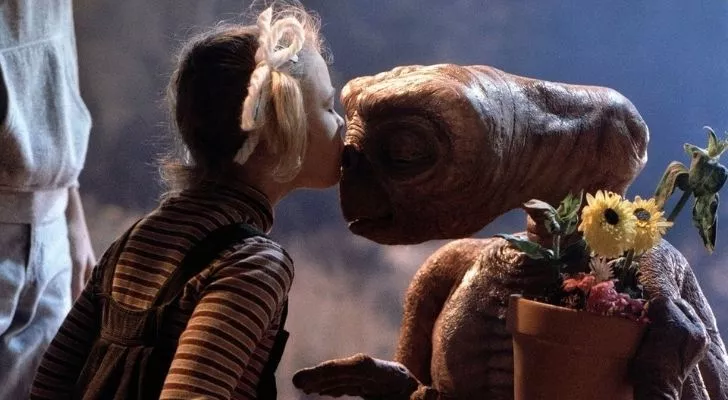 Gertie kissing E.T. on the face