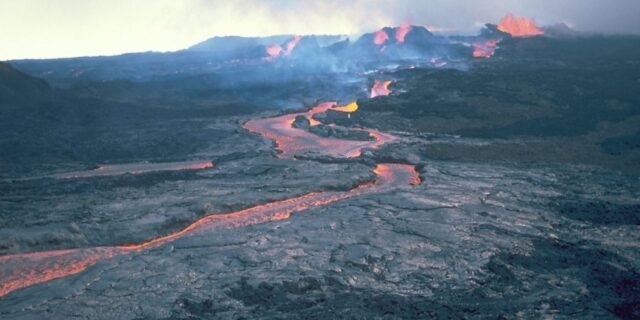 OTD in 1859: Hawaii was shaken by an eruption of the Mauna Loa volcano that lasted 300 days and destroyed a coastal village.