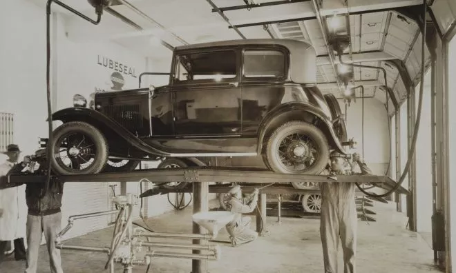 OTD in 1927: The last Ford Model T motor car was ceremoniously rolled off the assembly line.