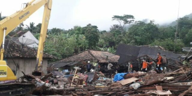 OTD in 2018: A powerful tsunami hit Indonesia.