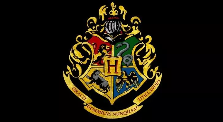 The Hogwarts seal with the motto written below it