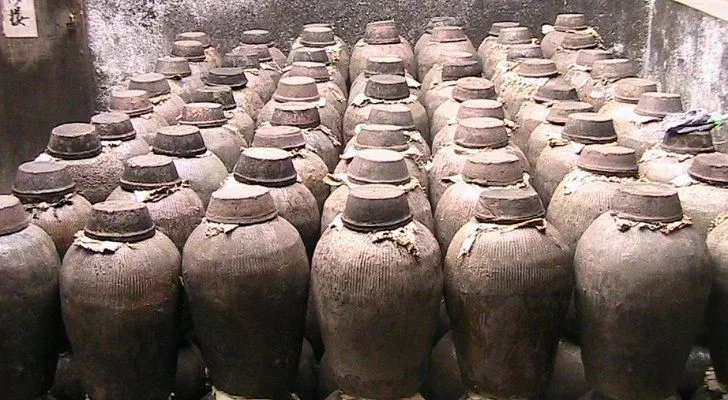 Lots of old pots used to ferment alcohol in China