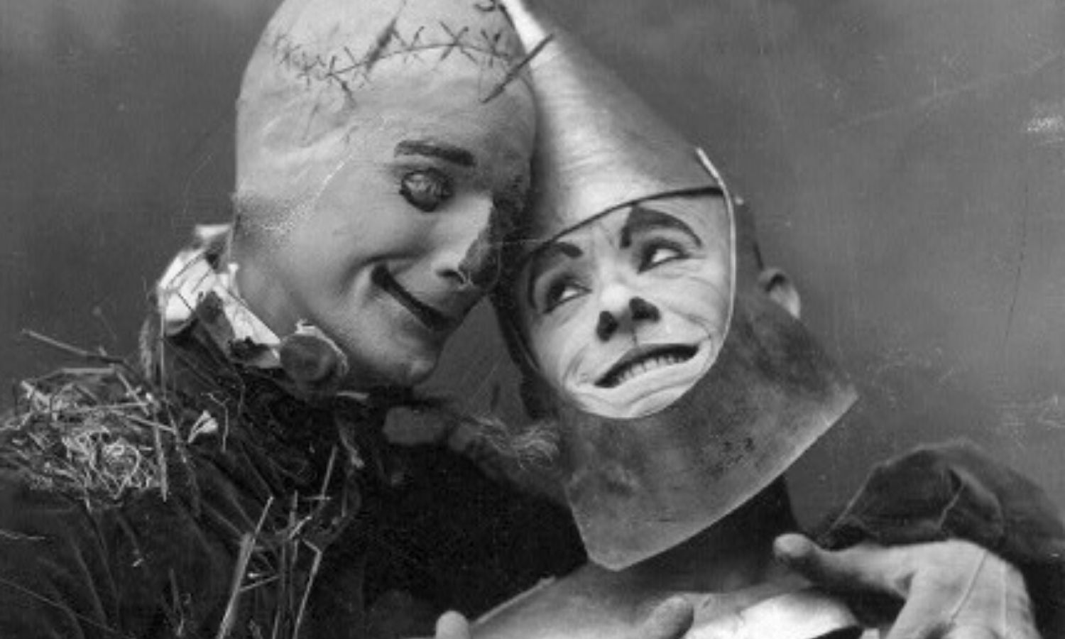 OTD in 1902: The Wizard of Oz was shown at The Chicago Grand Opera House for the first time.