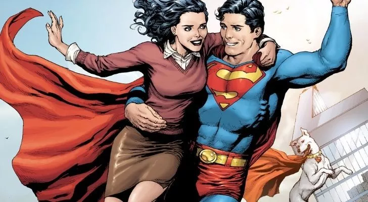 Süpermen sevgilisi Lois Lane'i tutuyor