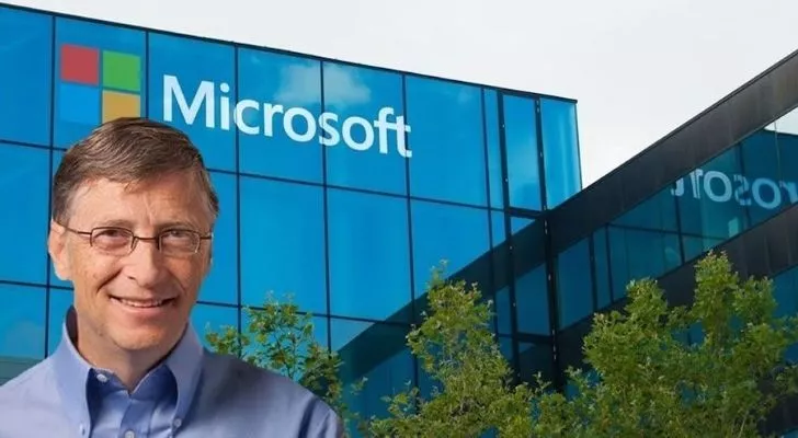 Bill Gates in front of a Microsoft office