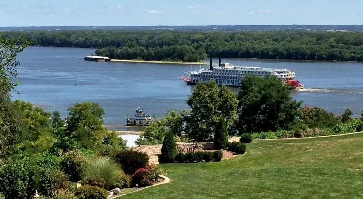 A boat travelling across the Mississippi River River