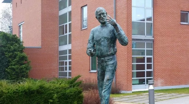 A statue of Steve Jobs in Budapest