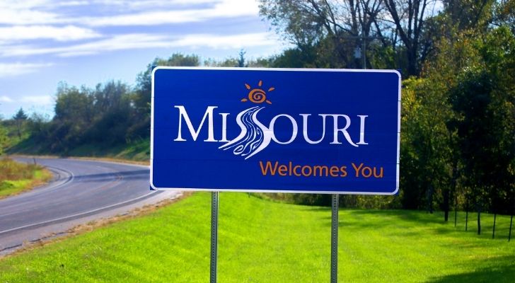A welcome sign to Missouri without a state nickname