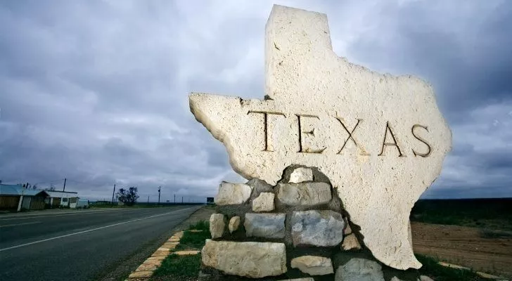 A Texas sign in the shape of Texas near the border