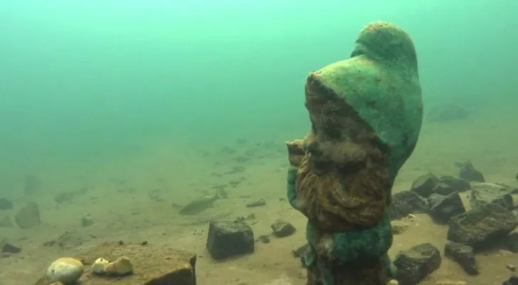 Under water at the Devil's Lake