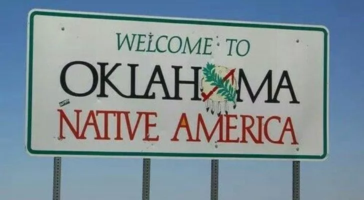 A welcome to Oklahoma sign