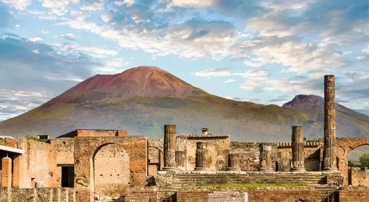 Ruins with the Vesuvius volcano behind