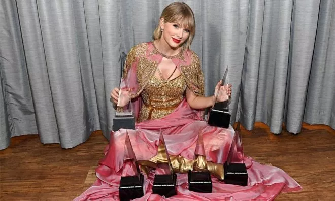 OTD in 2019: Taylor Swift won six awards at the American Music Awards