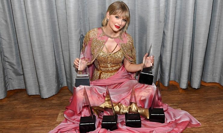 OTD in 2019: Taylor Swift won six awards at the American Music Awards including Artist of the Year