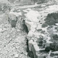 March 29: Niagara Falls Runs Dry Day