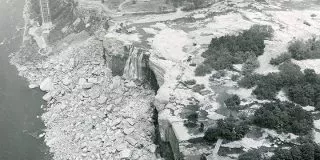 March 29: Niagara Falls Runs Dry Day