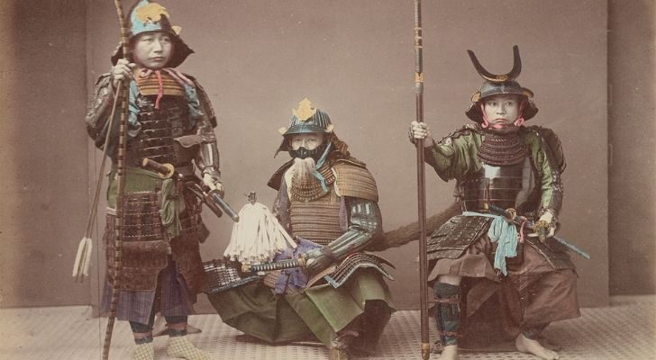 3 samuráis con armadura de batalla completa