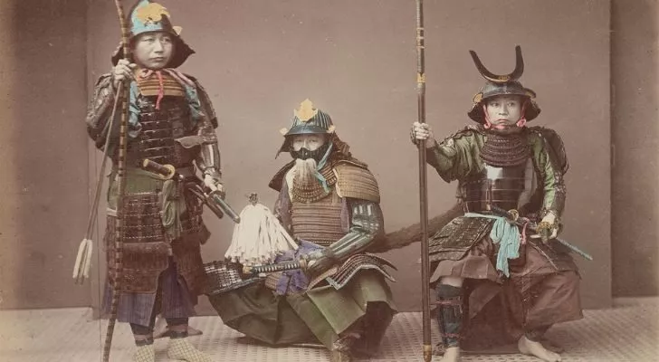 3 Samurais in full battle armor