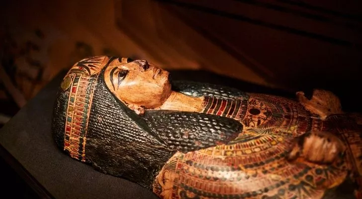 People during the Victorian era enjoyed unwrapping mummies during parties with their friends.