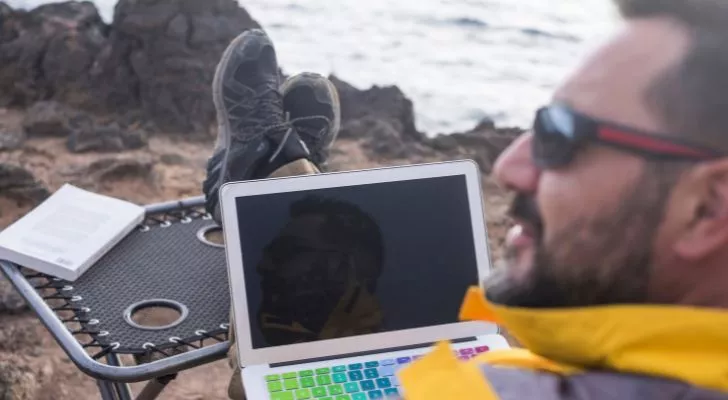 How much do digital nomads earn?