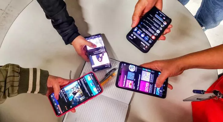 Filipinos using their smart phones
