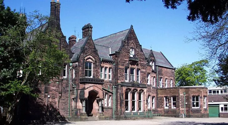 The front of Quarry Bank High School