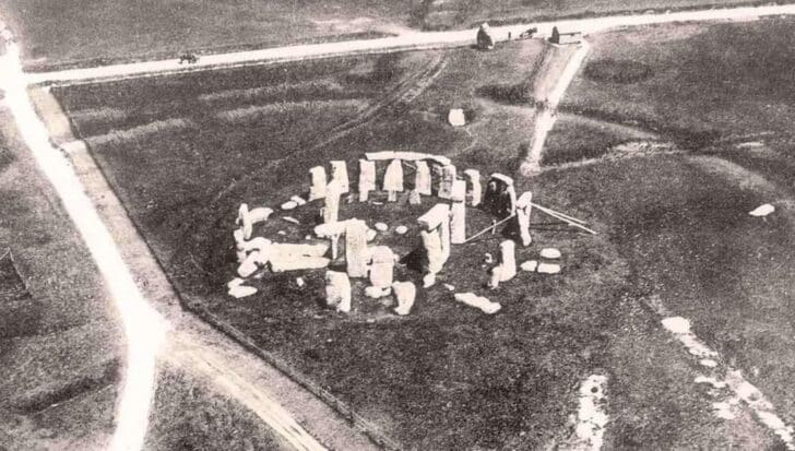 Aerial view of Stonehenge from 1906 showing the circular arrangement of stones on a grassy area