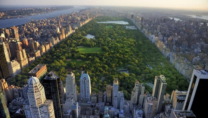 Aerial view of New York’s Central Park surrounded by skyscrapers, illustrating its size