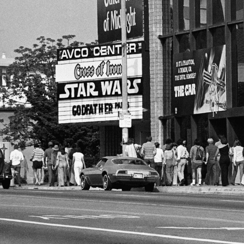 Crowds forming outside a theater showing Star Wars in 1977