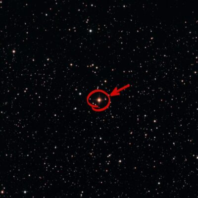 VY Canis Majoris circled and marked in a star-filled night sky